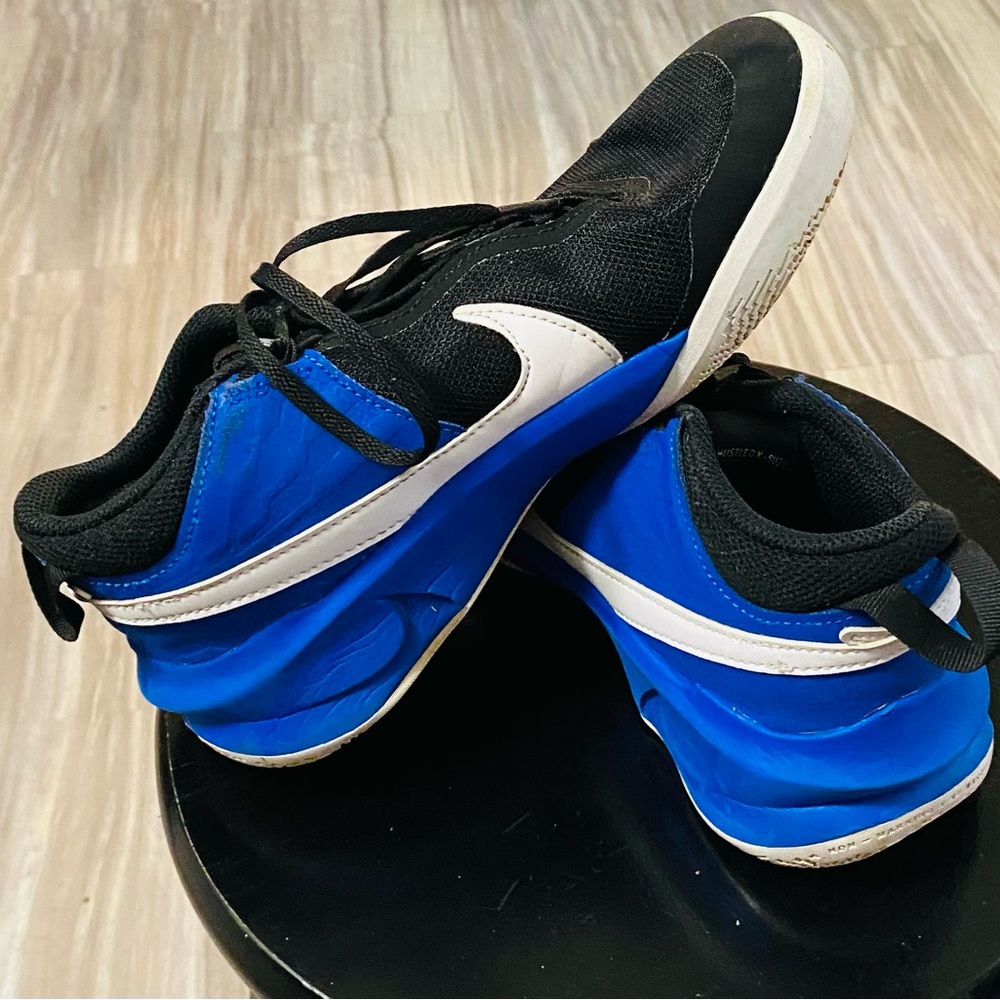 Nike kids Basketball shoes.Hustle D10CW6735.US 6.5.Black and blue.good condition - Picture 1 of 6
